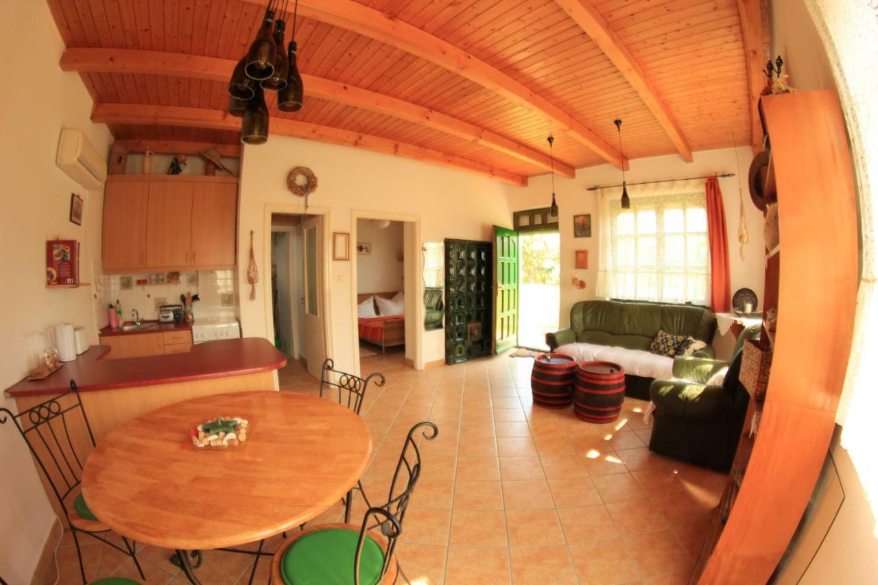 Szolohegyi Haziko - Cottage In The Vineyard Balatonszárszó 外观 照片